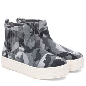 J/SLIDES Gray Camo Hypo Suede Hi-Top Sneaker